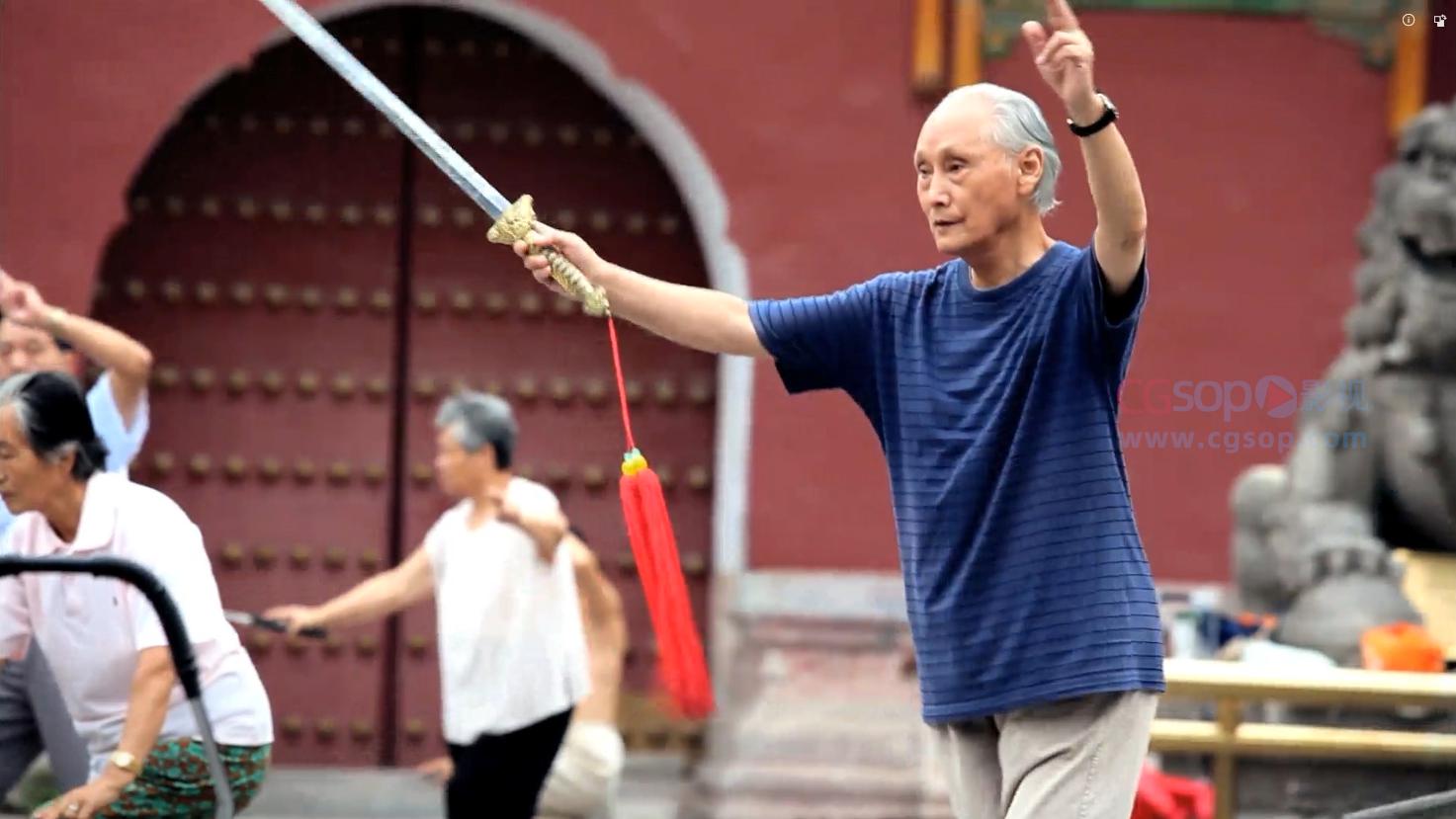老北京文化晨练舞剑素材